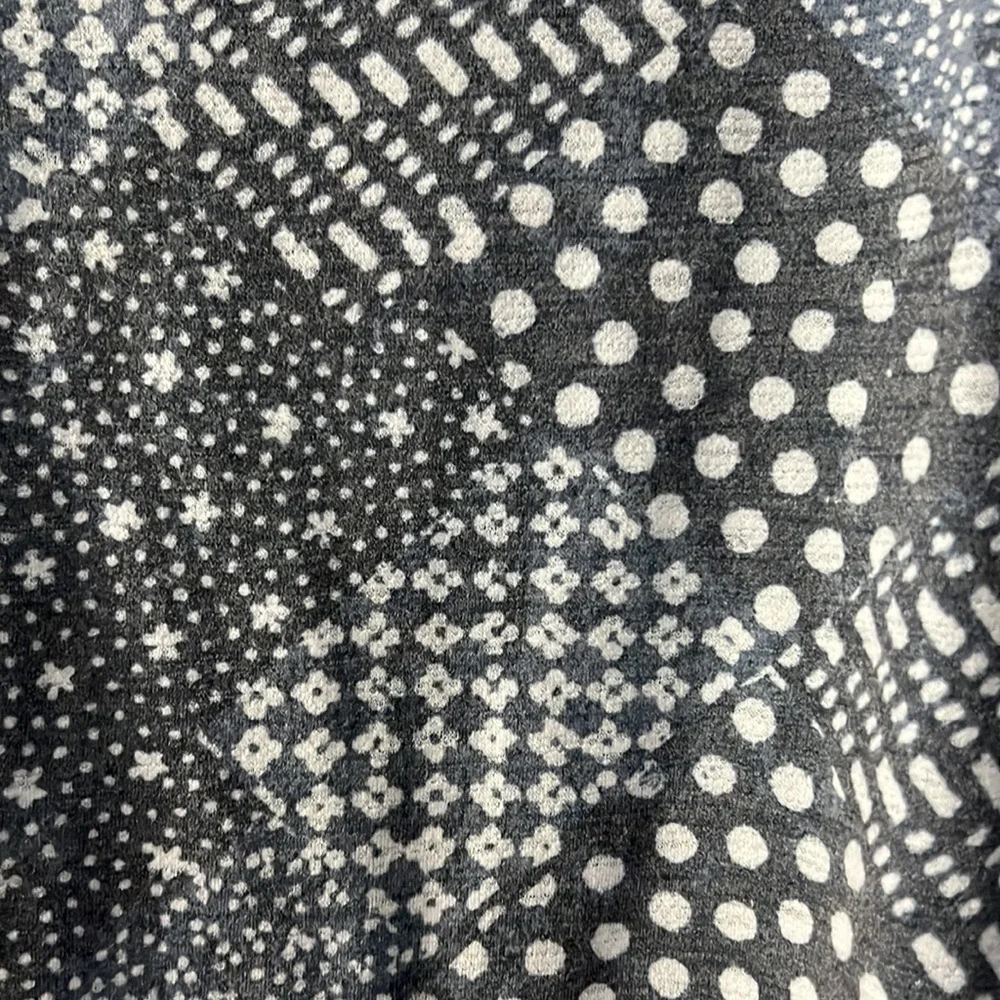 Tops - Picture 2 of 7
